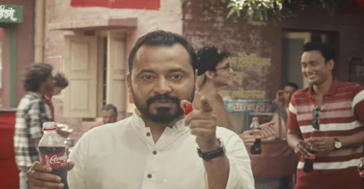 তোপের মুখে বিজ্ঞাপনটি সরিয়ে ফেললো কোক