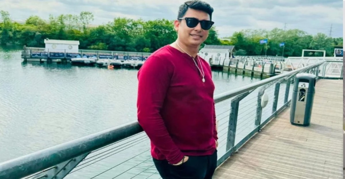 হঠাৎ মুম্বাইয়ে জায়েদ খান