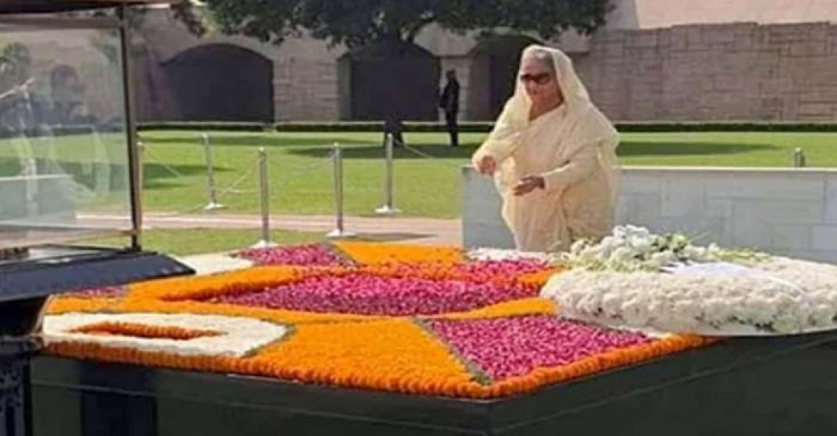 মহাত্মা গান্ধীর সমাধিতে প্রধানমন্ত্রী শেখ হাসিনার শ্রদ্ধা