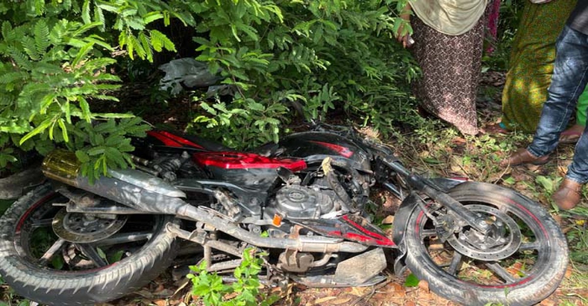 বাগেরহাটে সড়ক দুর্ঘটনায় নিহত বাবা ও শিশু পুত্র, আহত মা