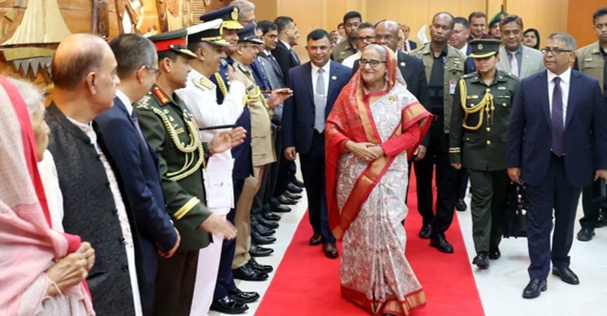 দেশে ফিরেছেন প্রধানমন্ত্রী