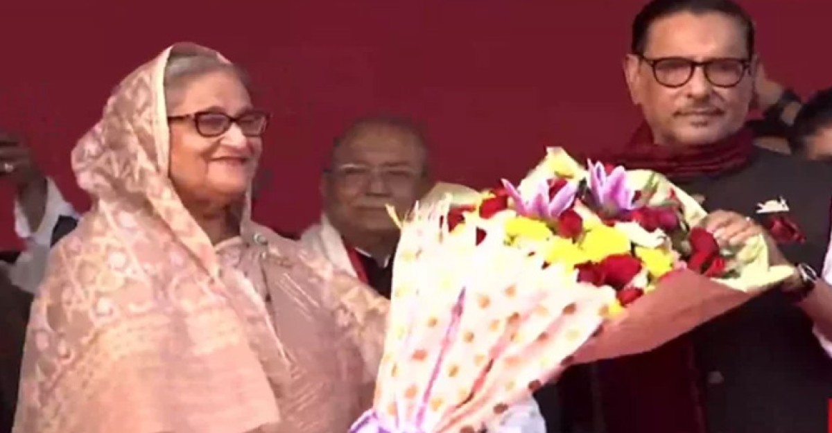 সোহরাওয়ার্দী উদ্যানে সভার মঞ্চে শেখ হাসিনা
