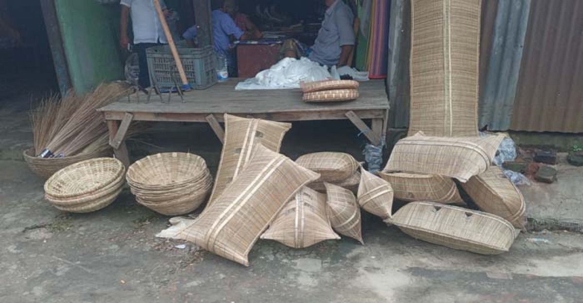 প্লাস্টিক, মেলামাইন ও স্টিলের পণ্যের দাপটে হারিয়ে যাচ্ছে বাঁশ ও বেত শিল্প
