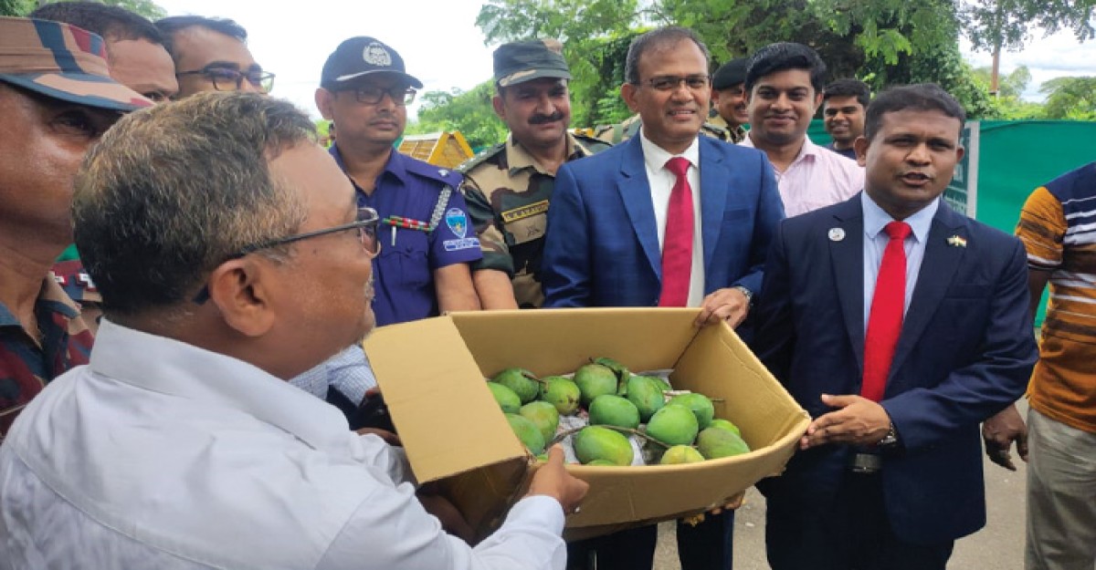 ত্রিপুরার মুখ্যমন্ত্রীর জন্য আম-ইলিশ-মিষ্টি উপহার পাঠালেন প্রধানমন্ত্রী