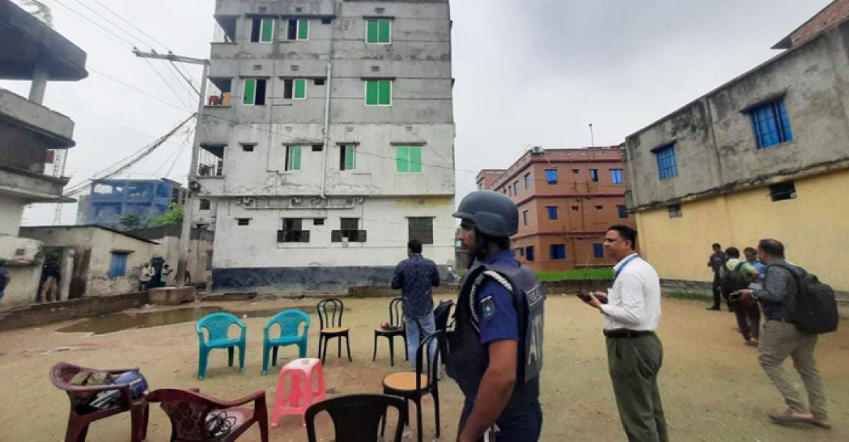 নারায়ণগঞ্জের জঙ্গি আস্তানা থেকে ৩টি বোমা উদ্ধার
