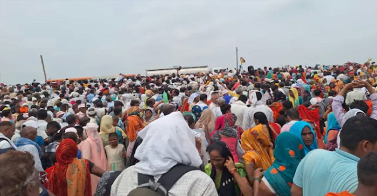 ভারতে ধর্মীয় অনুষ্ঠানে পদদলিত হয়ে নিহতের সংখ্যা বেড়ে ১০৭