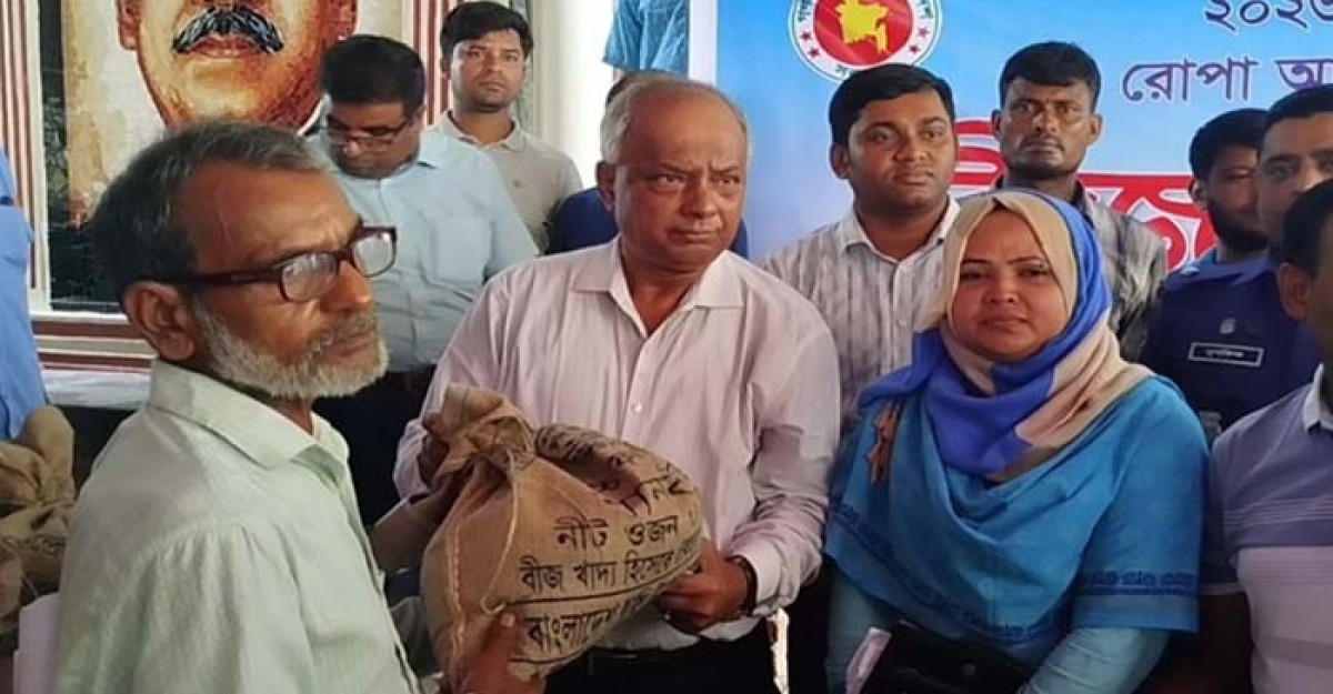 সরিষাবাড়ীতে প্রধানমন্ত্রীর উপহার বিতরণ