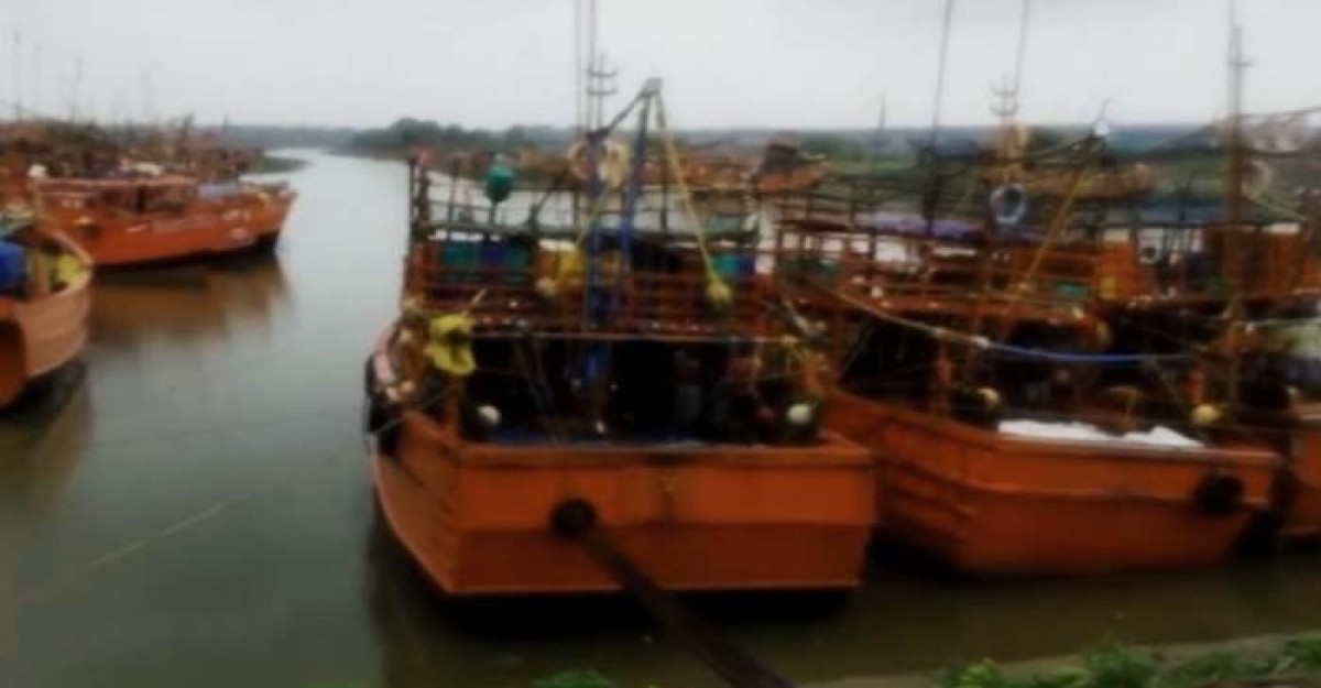 ভরতে নৌকাডুবি, নিখোঁজ ৬ মৎস্যজীবী