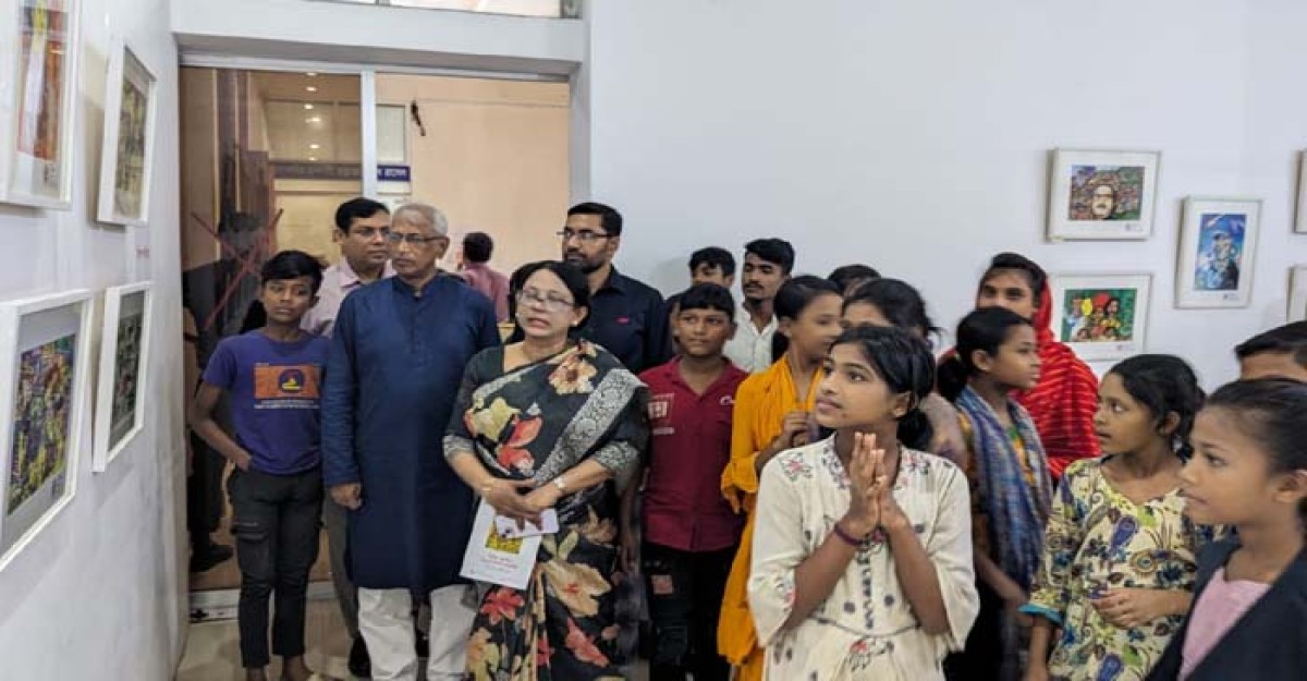শিশু একাডেমিতে চিত্রকলা প্রদর্শনী দেখে উচ্ছ্বসিত সচিব