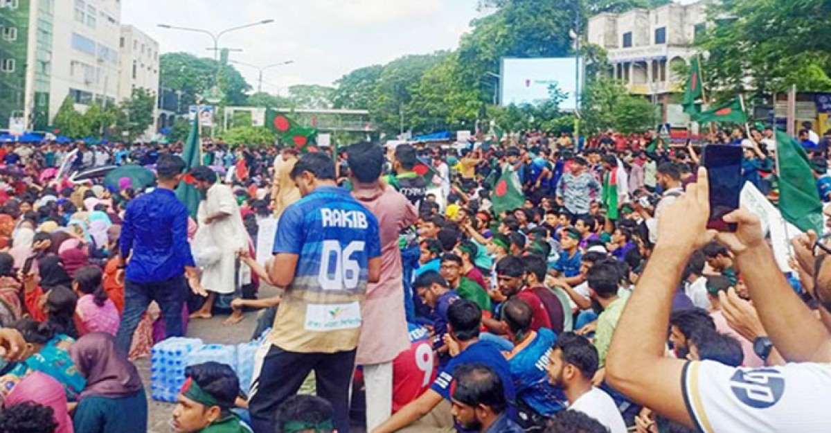 কোটা বাতিলের দাবিতে আবারও শাহবাগ অবরোধ, যান চলাচল বন্ধ