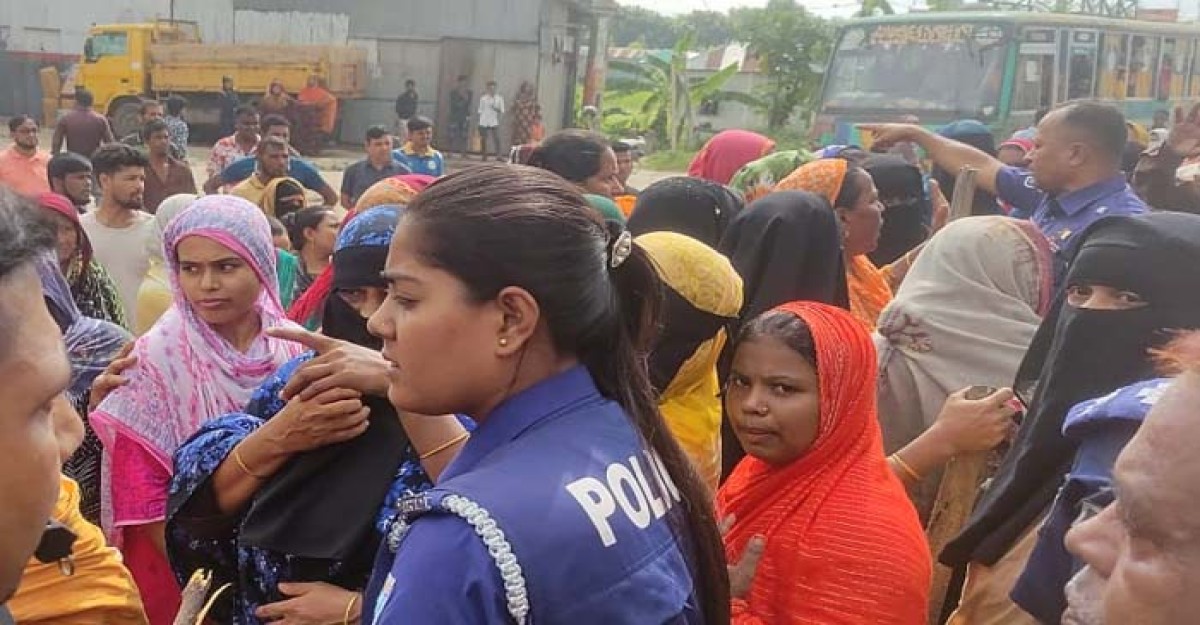 ধামরাইয়ে গ্যাসের দাবিতে মানববন্ধন ও বিক্ষোভ মিছিল