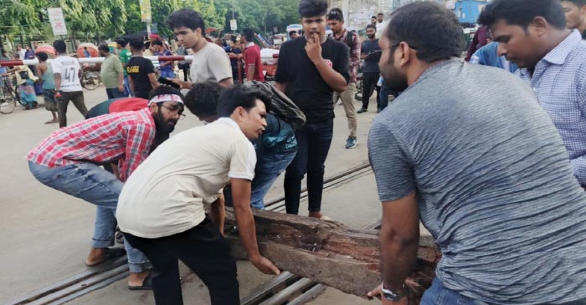 ঢাকার ‘রেল ব্লকেড’ উঠল, ট্রেন চলাচল শুরু