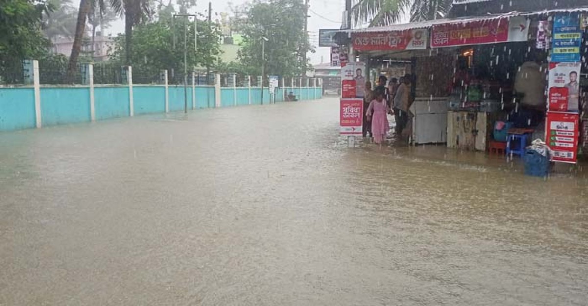 বৃষ্টি নামলেই কক্সবাজারে পাহাড় ধস ও জনদূর্ভোগ বাড়ছে