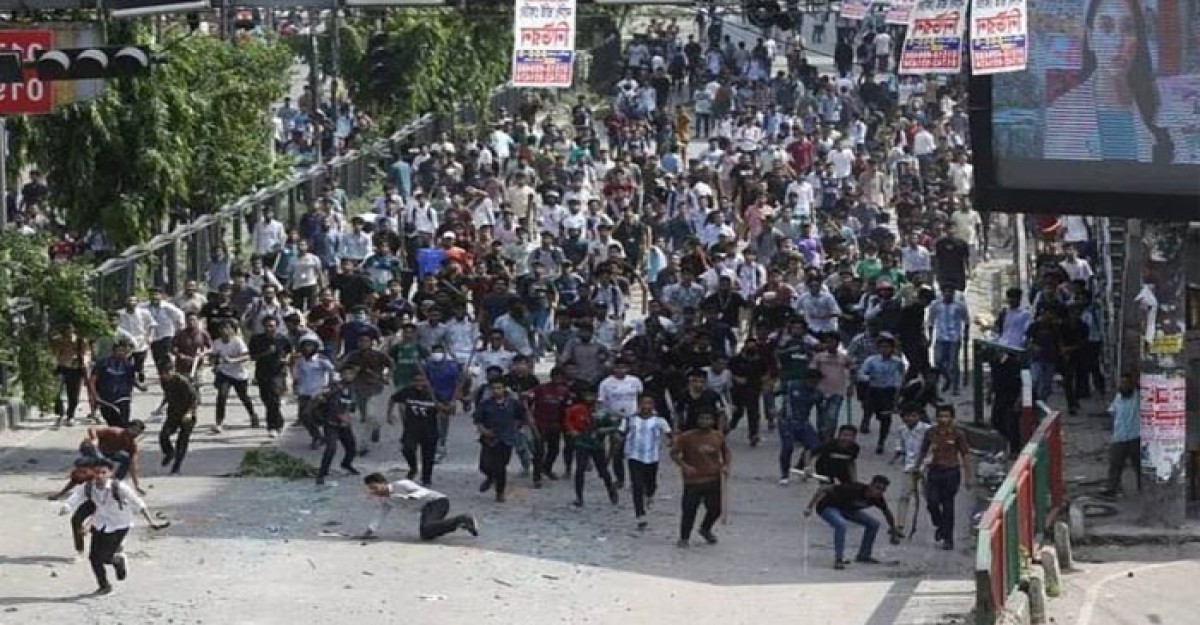 ঢাকা কলেজের সামনে সংঘর্ষে নিহত ১