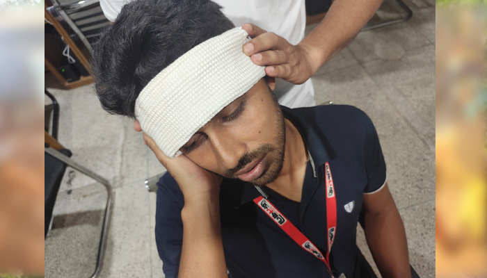 পুলিশের সাউন্ড গ্রেনেডে জনবাণীর তুষারসহ অন্তত ৩ সংবাদকর্মী আহত