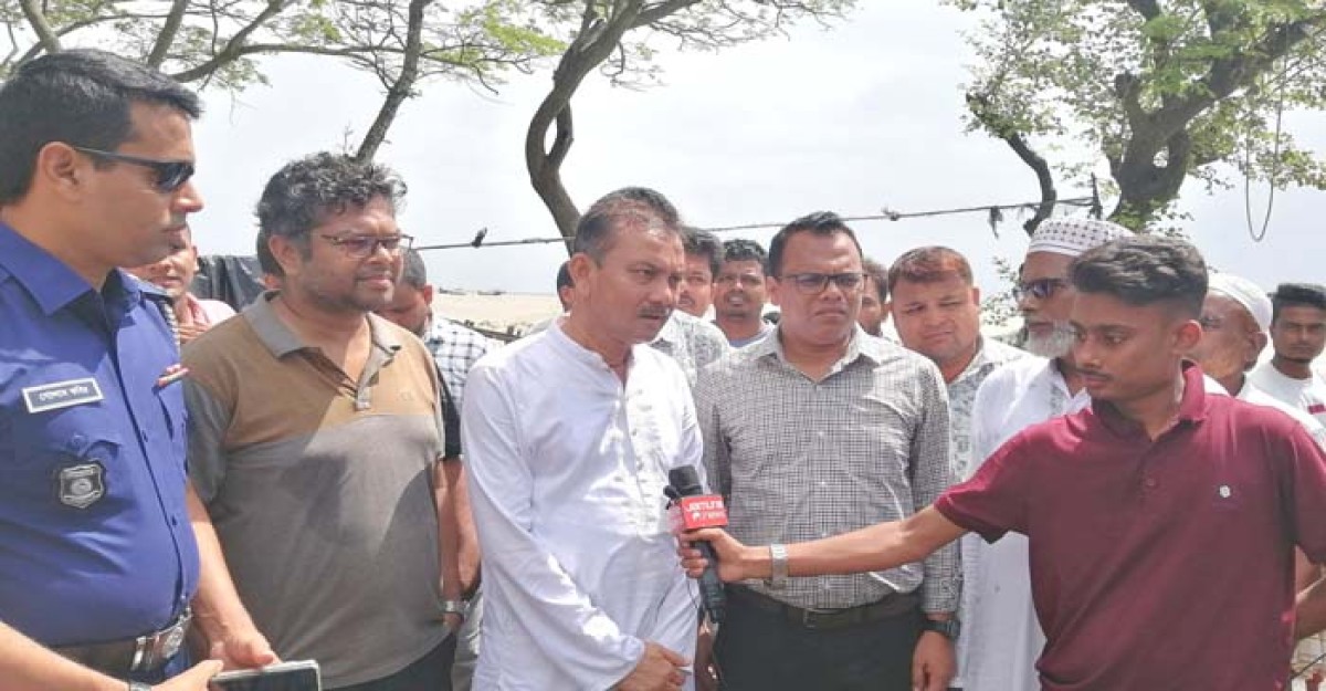 কুতুবদিয়ায় ক্ষতিগ্রস্ত বেড়িবাঁধ পরিদর্শন করলেন এমপি
