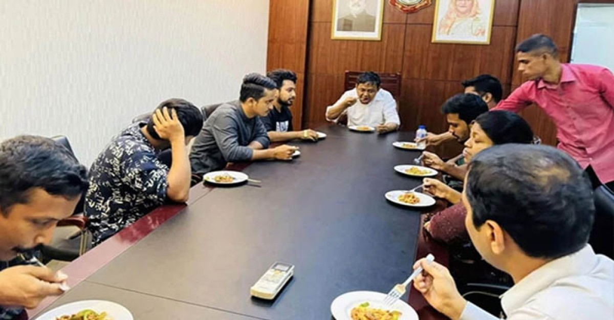 এবার খাবার টেবিলের সেই ভিডিও নিয়ে যা বললেন ৬ সমন্বয়ক
