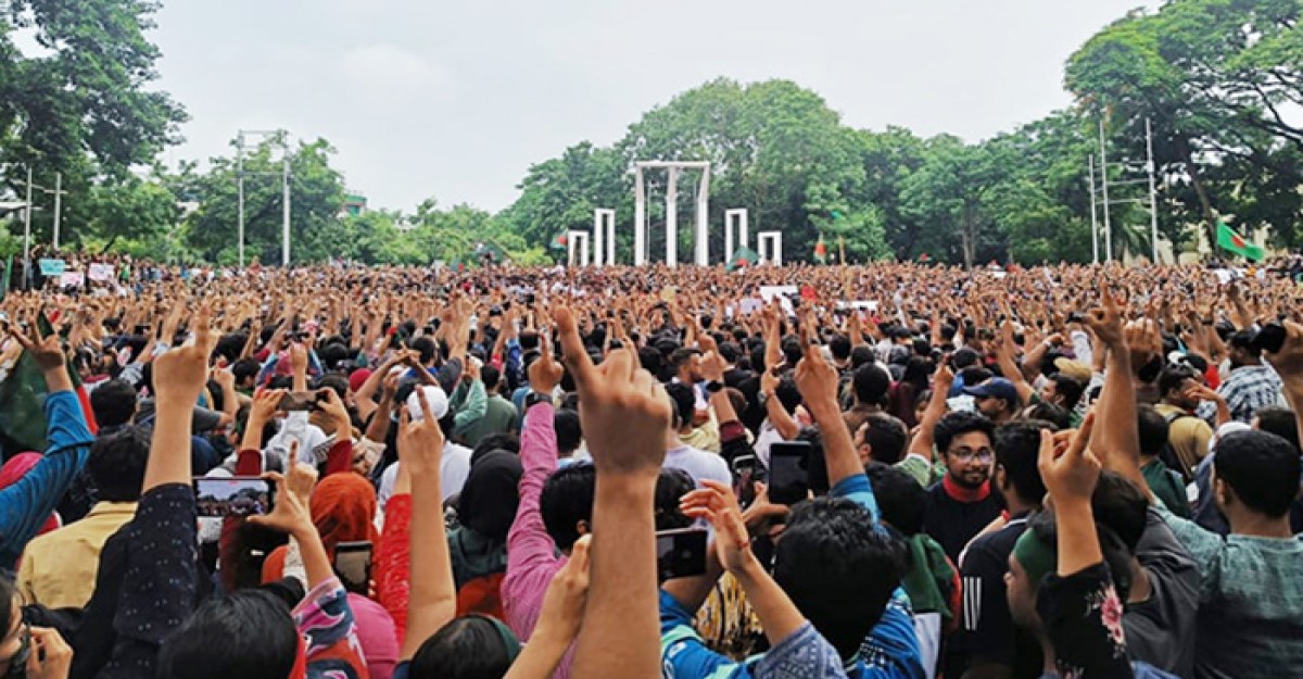 সরকারের পদত্যাগে এক দফা ঘোষণা আন্দোলনকারীদের