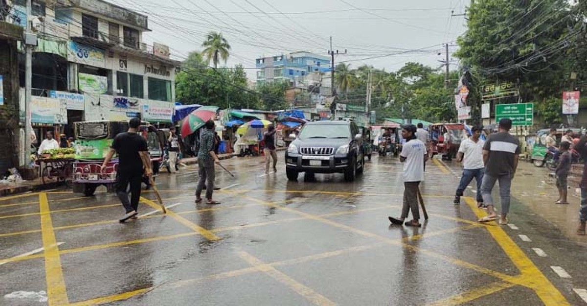 কক্সবাজারে যানজট নিরসন, পরিচ্ছন্নতা, ধর্মীয়ি প্রতিষ্ঠানের নিরাপত্তায় শিক্ষার্থীরা