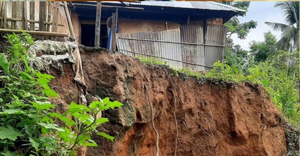 পাহাড় ধসে প্রাণ গেল একই পরিবারের ৩ জনের