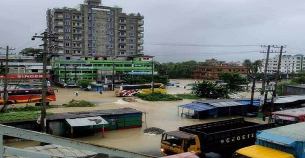 বন্যার পানিতে তলিয়ে গেছে ঢাকা-চট্টগ্রাম মহাসড়ক