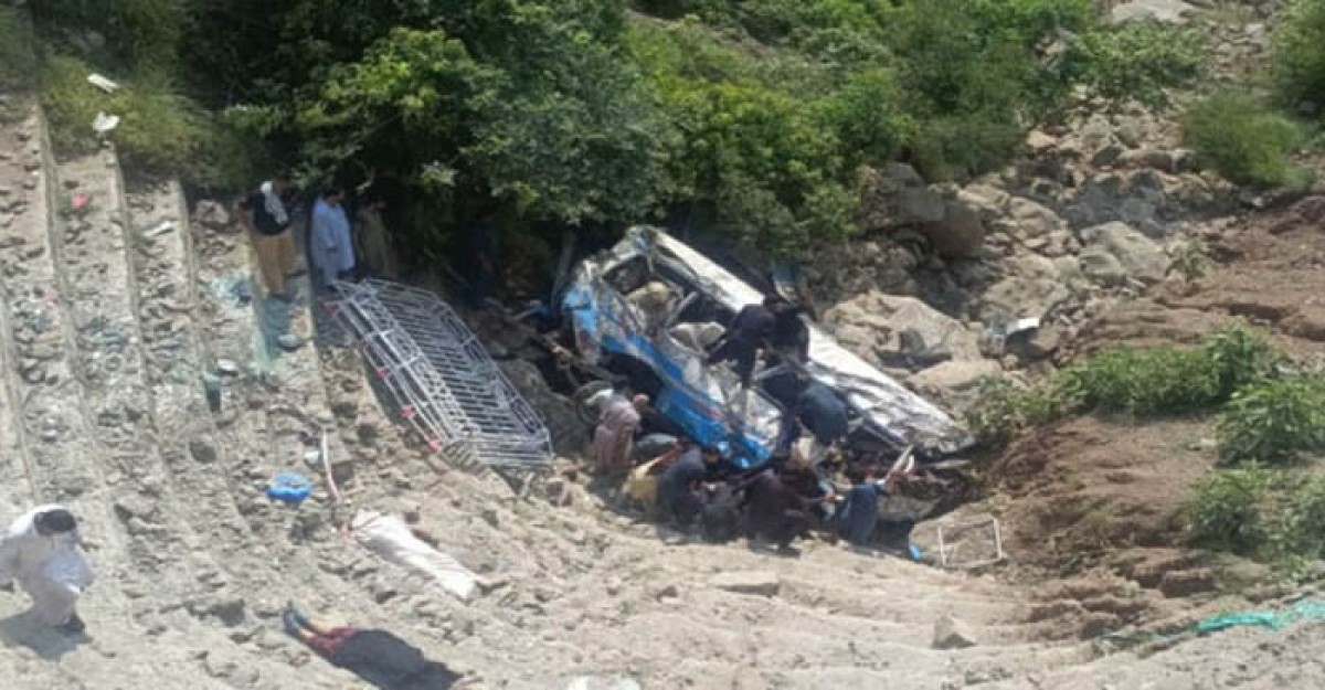 পাকিস্তানে সড়ক দুর্ঘটনা, বাস খাদে পড়ে নিহত ২০