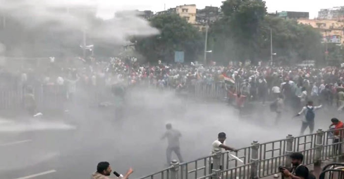 পশ্চিমবঙ্গে মমতার পদত্যাগ দাবিতে সচিবালয় ঘেরাও, ব্যাপক সংঘর্ষ
