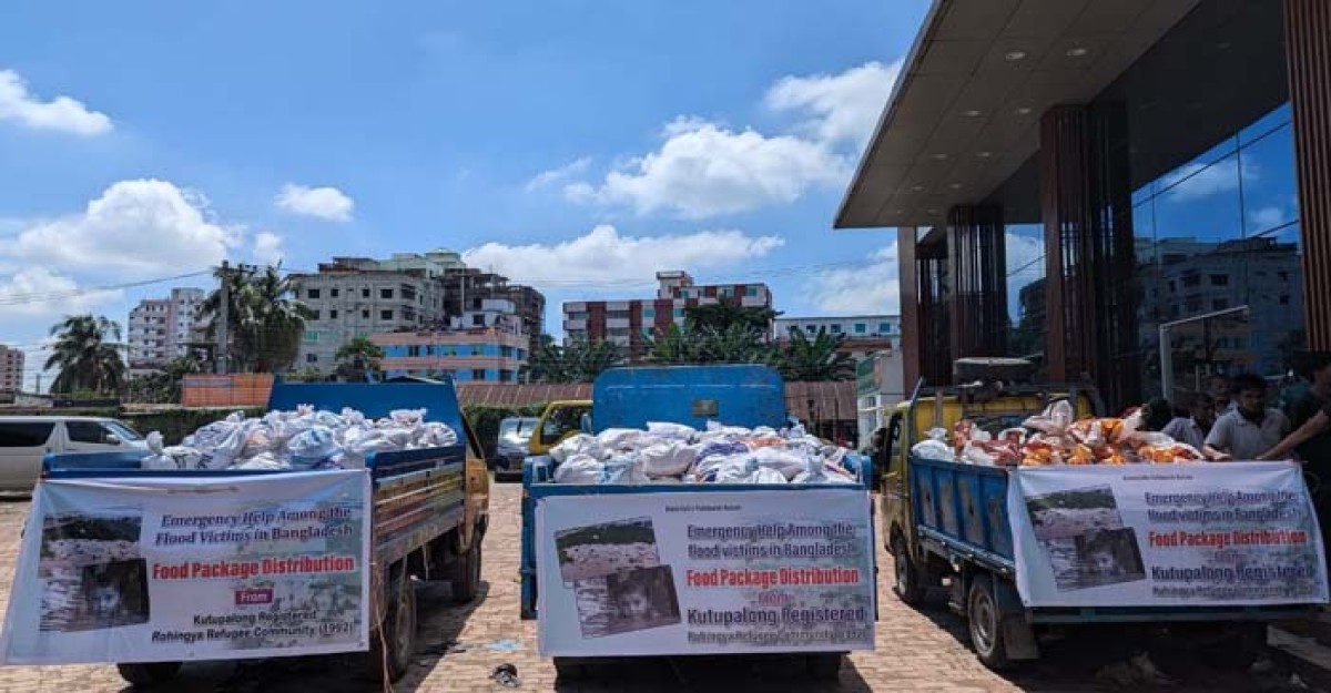 বন্যায় ক্ষতিগ্রস্তদের পাশে রোহিঙ্গা শরণার্থীরা