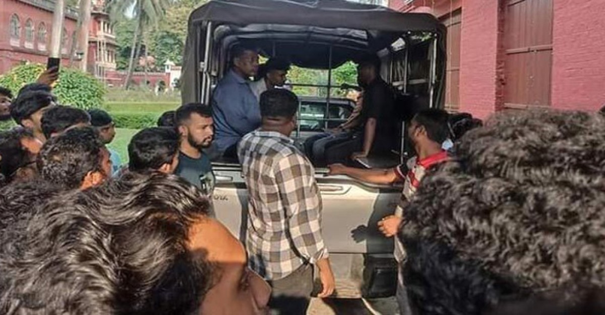 ঢাবির হলে পিটিয়ে যুবককে হত্যার ঘটনায় দুজন আটক