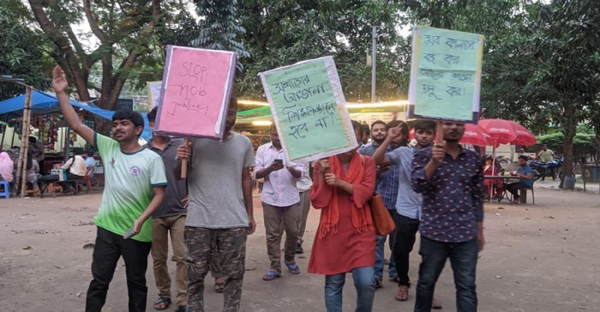 ঢাবিতে পিটিয়ে হত্যার প্রতিবাদে রাবিতে বিক্ষোভ মিছিল