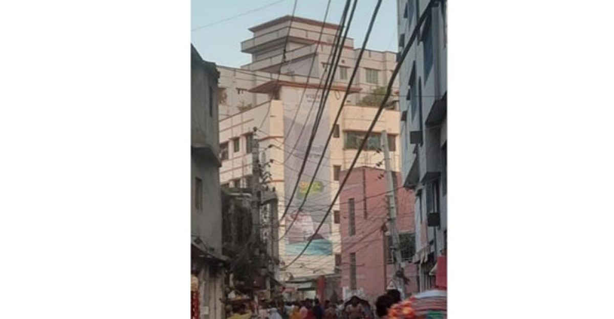 ডেস্কোর হাই ভোল্টেজের তার যেন মরণ ফাঁদ!