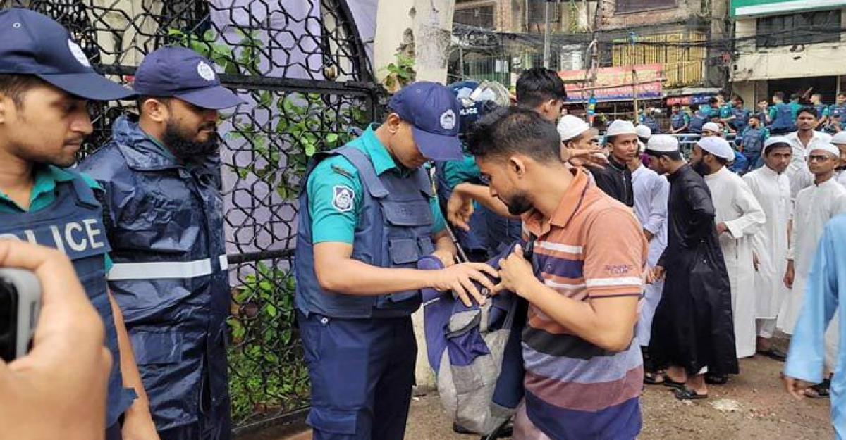 জাতীয় মসজিদ বায়তুল মোকাররমে নিরাপত্তা জোরদার