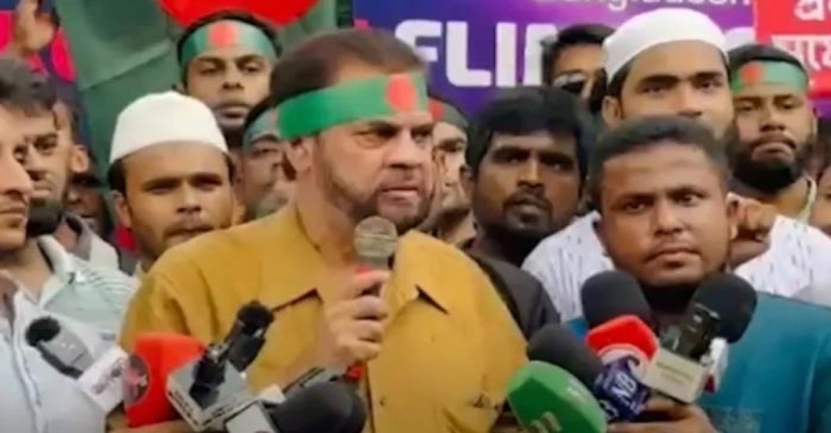 সরকারি চাকরিতে প্রবেশের বয়স বাড়ানোর দাবিতে রাজপথে ইলিয়াস কাঞ্চন