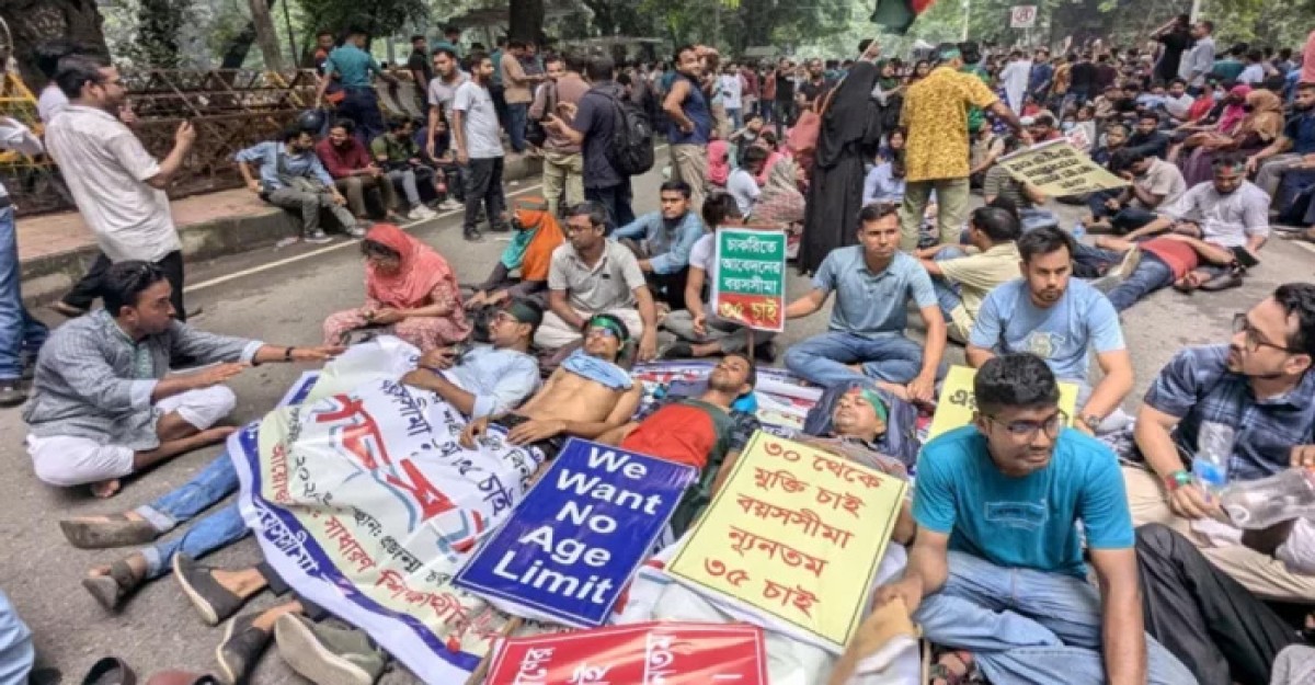 সরকারি চাকরিতে প্রবেশে পুরুষের ৩৫, নারীর ৩৭ বছর করার সুপারিশ