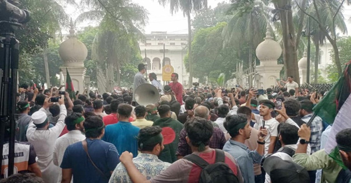 বৈষম্যবিরোধী শিক্ষার্থীদের হাইকোর্ট ঘেরাও