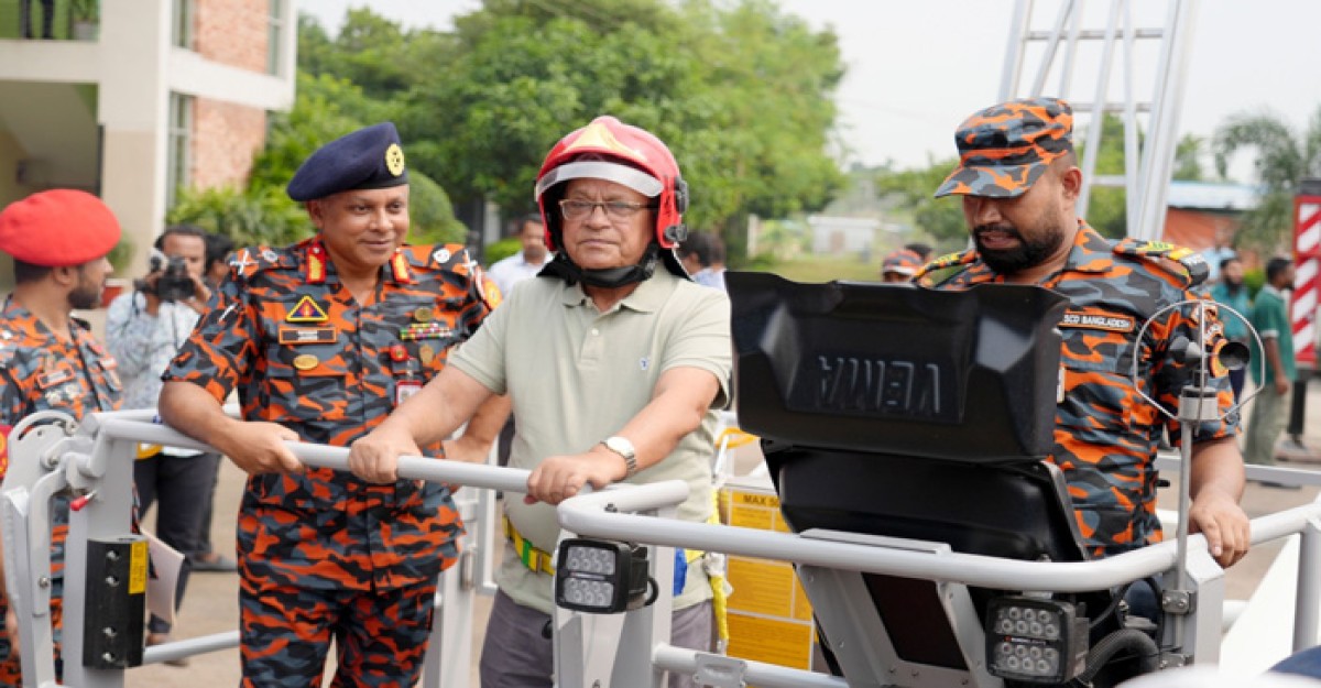 ফায়ার সার্ভিসের বহরে যুক্ত হলো ১১ স্পেশাল লেডার