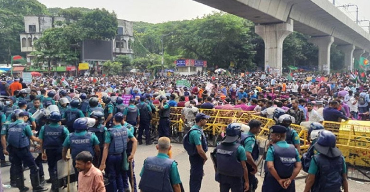 ১৫ দিনের আল্টিমেটাম দিয়ে সড়ক ছাড়লো আউটসোর্সিং কর্মীরা