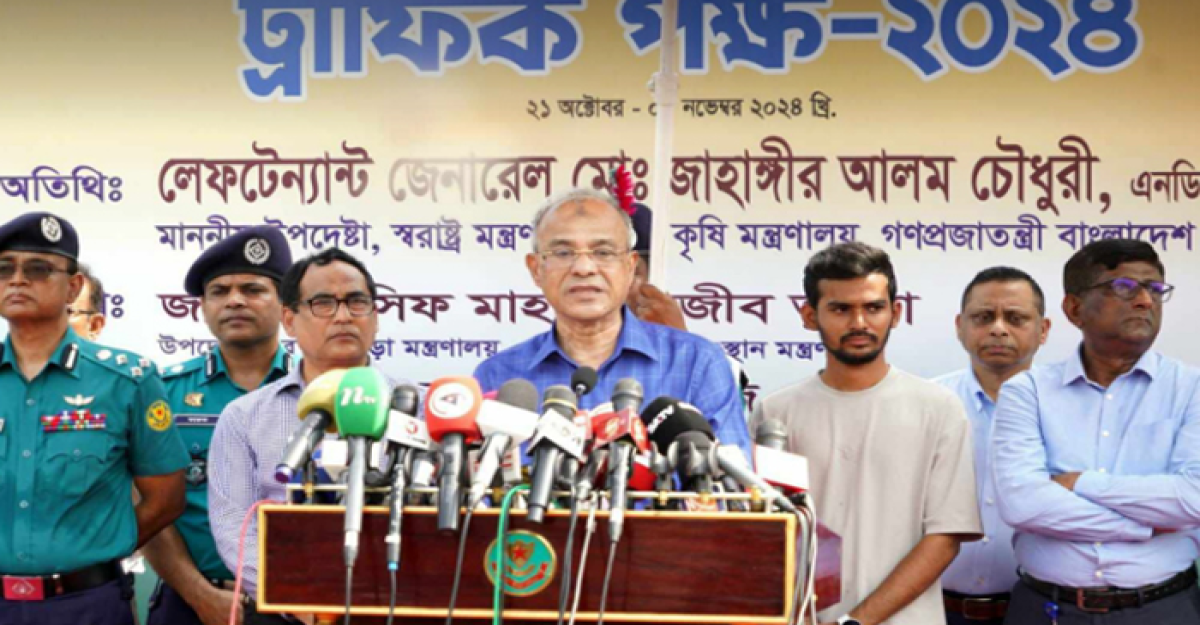 ঢাকার ট্রাফিক ব্যবস্থায় যুক্ত হলো ৩০০ শিক্ষার্থী, পাবেন সম্মানী