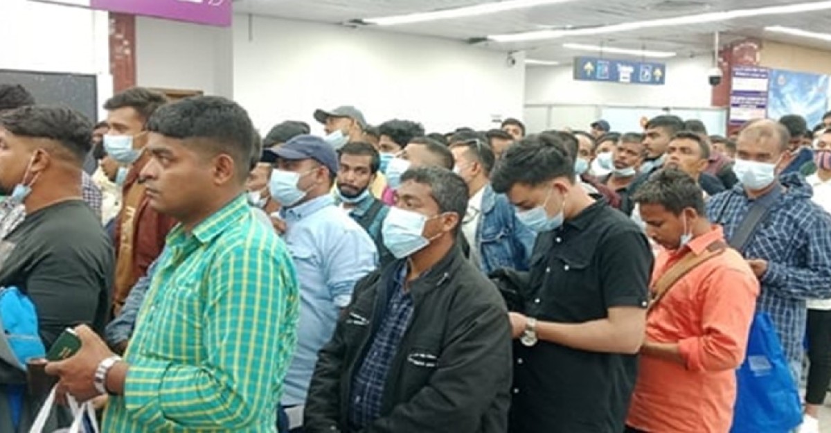 লিবিয়া থেকে দেশে ফিরলেন ১৫৭ বাংলাদেশি