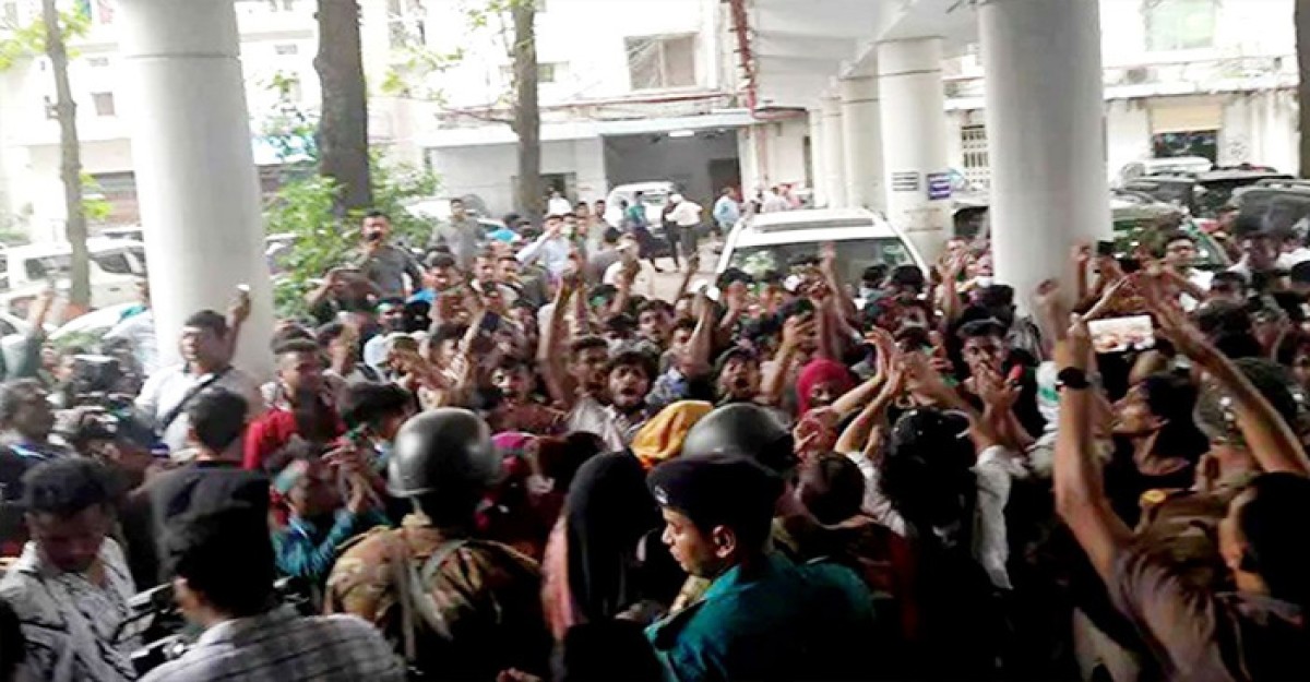 সচিবালয়ে ঢুকে পড়া ২৬ শিক্ষার্থীর বিরুদ্ধে মামলা, মুচলেকায় ২৮ জনকে মুক্তি