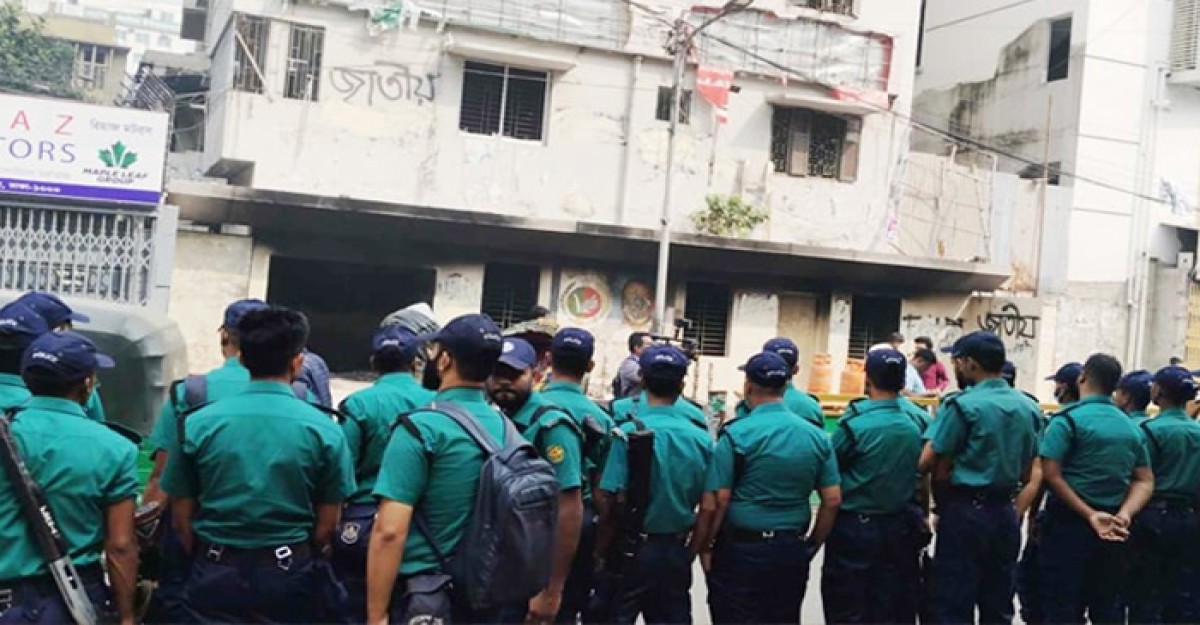 জাতীয় পার্টির কার্যালয়ের সামনে অতিরিক্ত পুলিশ মোতায়েন
