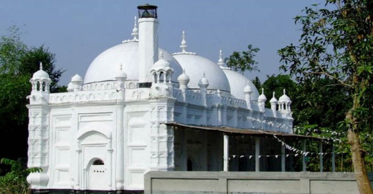 কালের সাক্ষী হয়ে দাঁড়িয়ে আছে ৪শ বছর আগের ঐতিহাসিক চান্দামারী মসজিদ