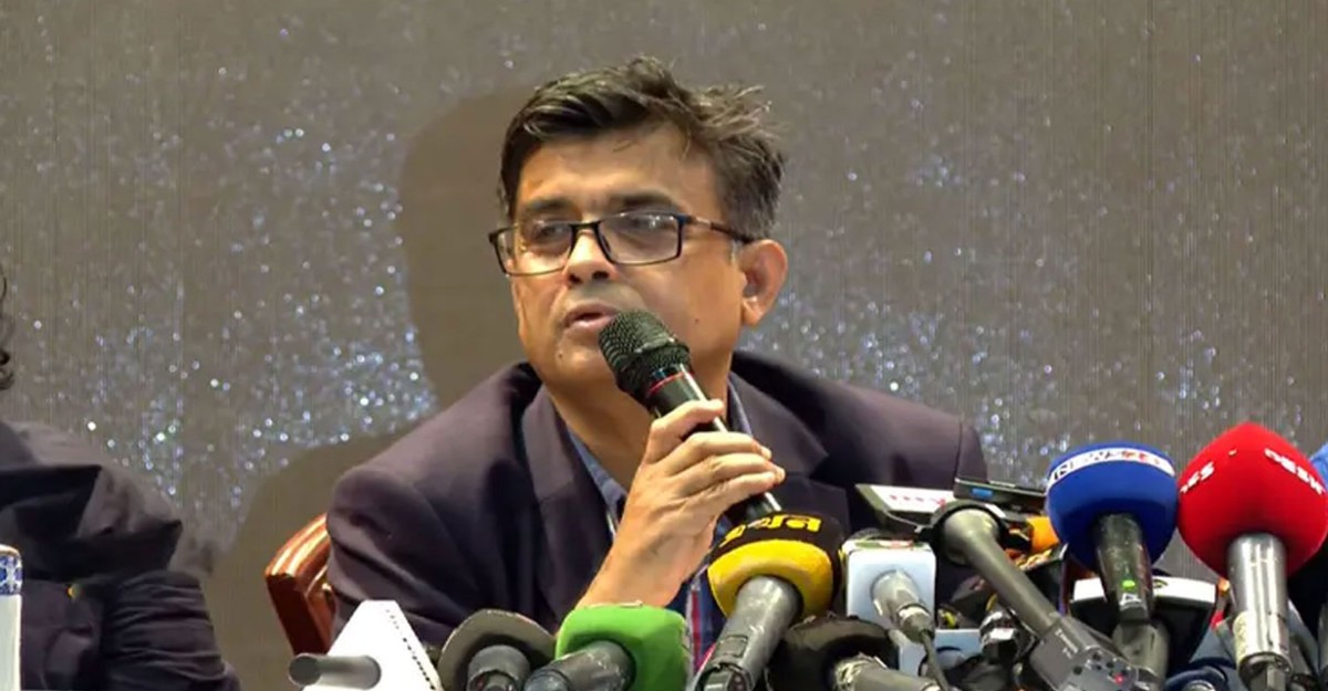 শিক্ষার্থীদের সন্ত্রাসী আখ্যা দেওয়া গণমাধ্যম চিহ্নিত করা হবে: শফিকুল আলম