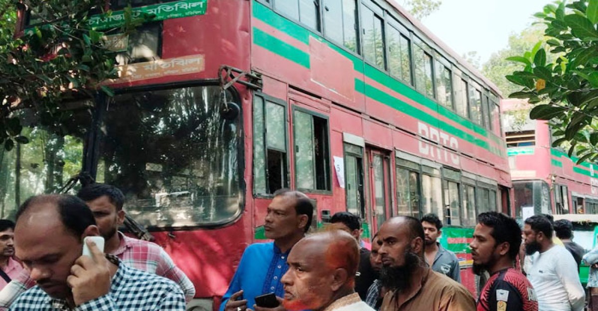 পিকনিকের বাসে বিদ্যুৎস্পৃষ্ট হয়ে ৩ শিক্ষার্থীর মৃত্যু