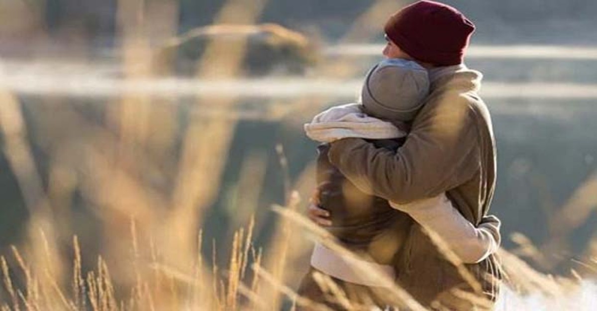 প্রিয়জনকে ‘জড়িয়ে ধরার দিন’ আজ