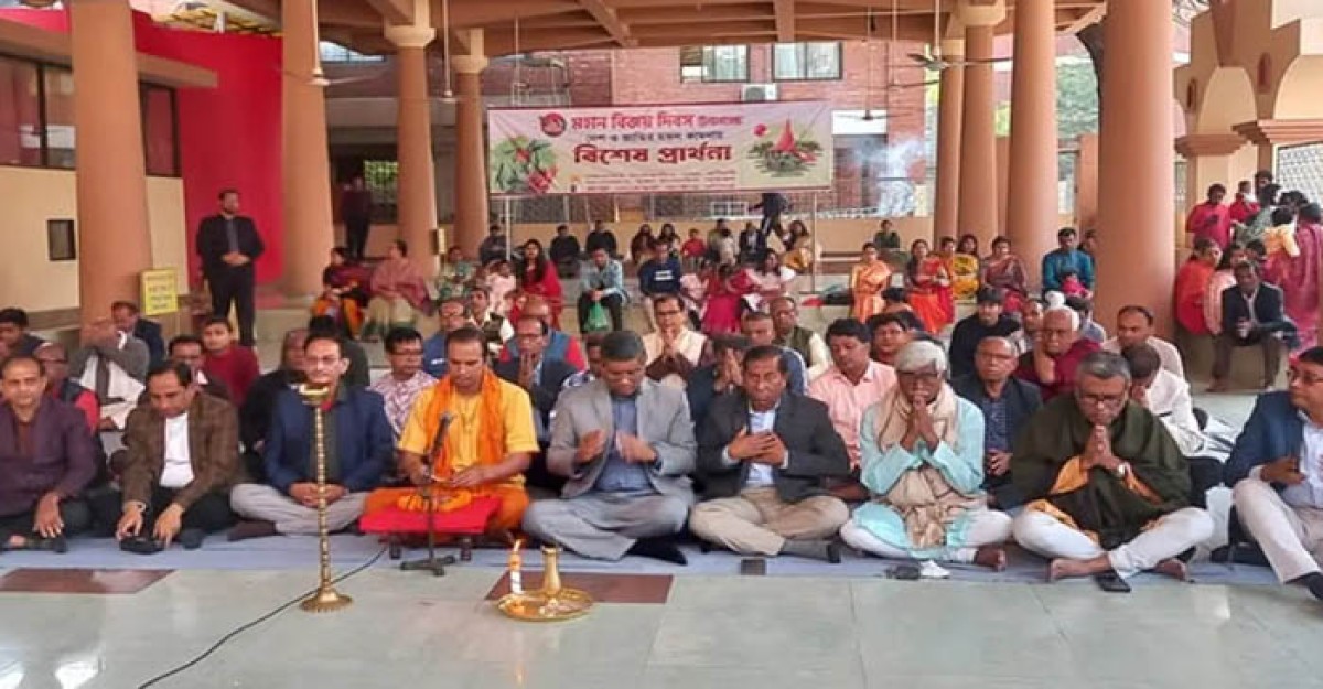শহীদের আত্মার শান্তি কামনায় ঢাকেশ্বরী মন্দিরে বিশেষ প্রার্থনা