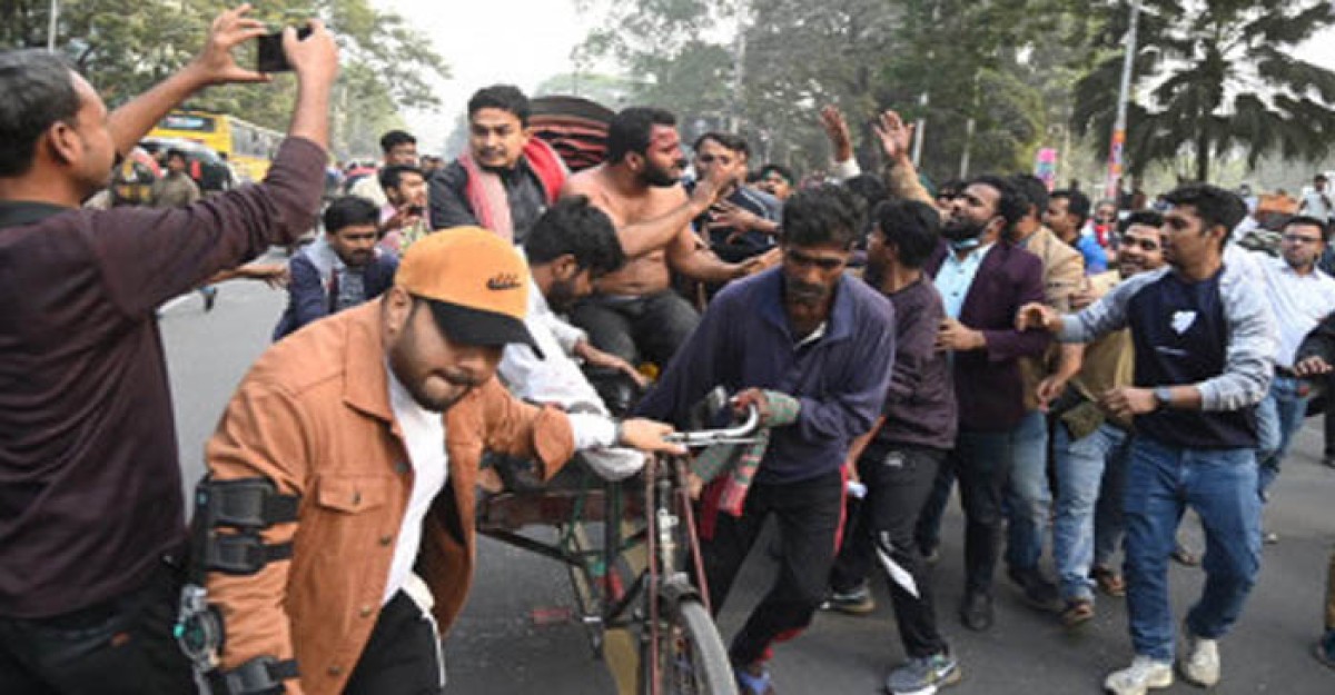 শহীদ মিনারে সমাবেশে গণঅধিকার পরিষদের ফারুককে মারধর