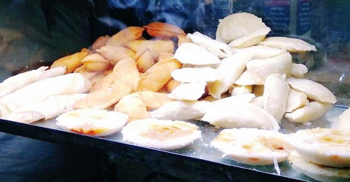 পিঠার হাটে চলছে পিঠা খাওয়ার ধুম