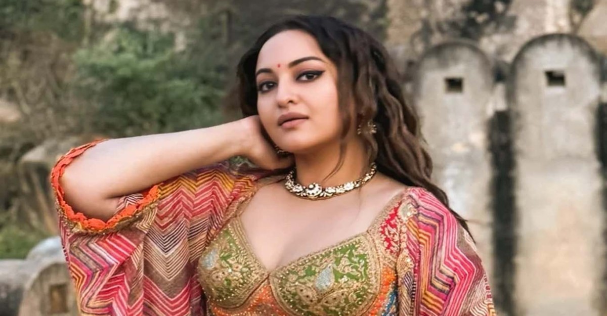 হাত জোর করে অনুরোধ, অনেক হয়েছে, এবার থামুন: সোনাক্ষী