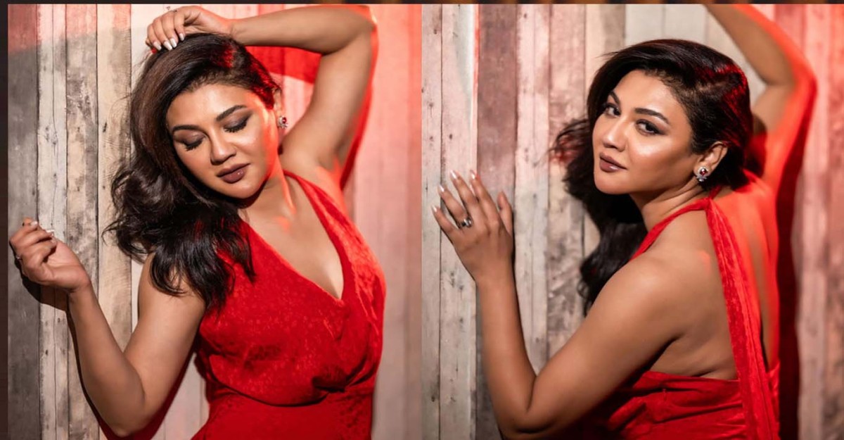 শীতের সকালে উত্তাপ ছড়ালেন জয়া আহসান